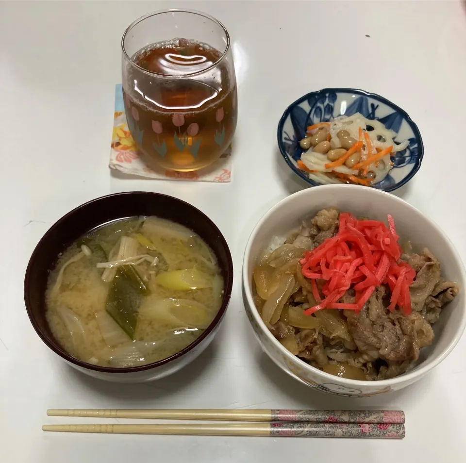 晩御飯☆牛丼☆みそ汁（白菜・えのき・長ネギ）☆酢大豆|Saharaさん