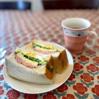 お昼はサンドイッチ🥪