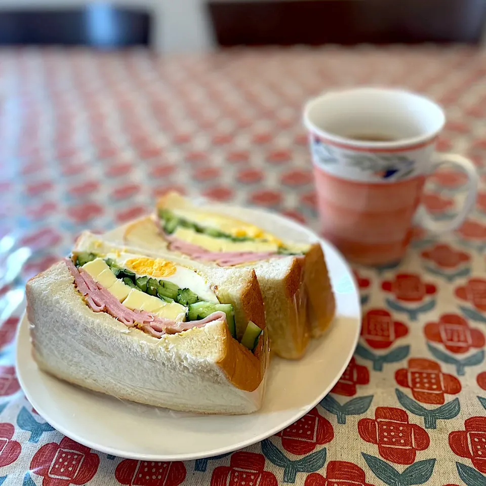 お昼はサンドイッチ🥪|Emiさん