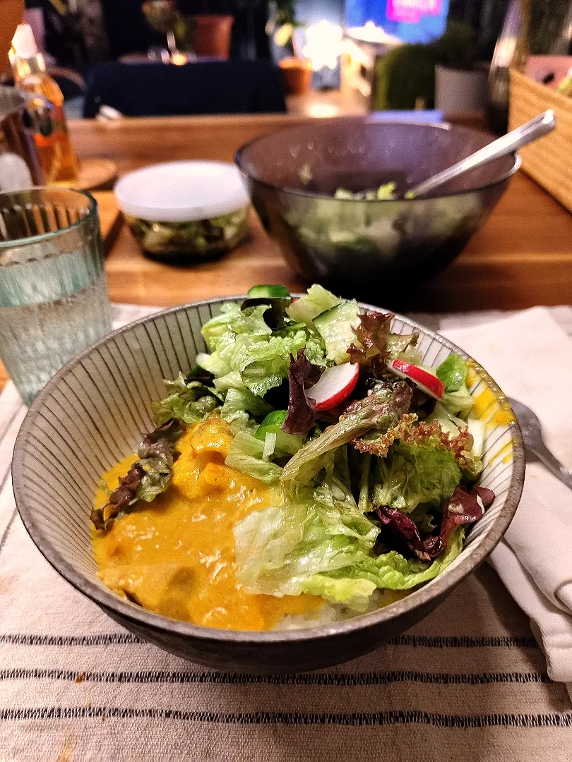 Curry with chicken, pumpkin and salad|Vera Andrianova Forwerkさん