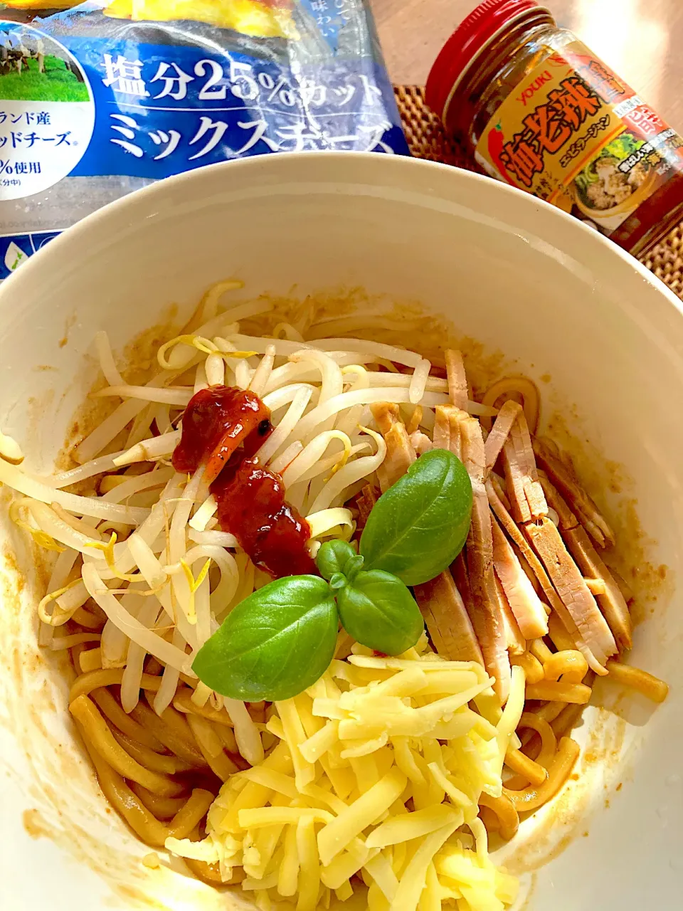 ピリとろ海老味噌チーズまぜそば😋🍜💕✨|アイさん