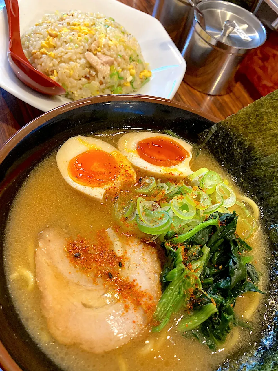 清六家の味噌味玉ラーメンに半炒飯。|ツンコロさん