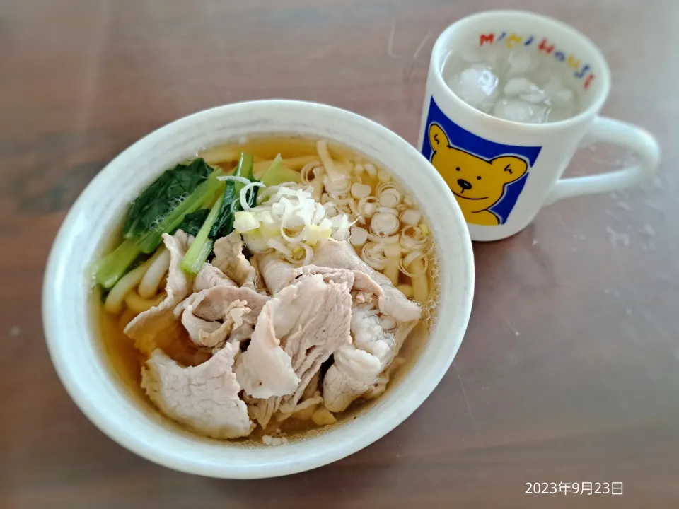 2023年9月23日の昼ご飯
肉うどん
焼酎水割り|ソラ♂のご飯さん