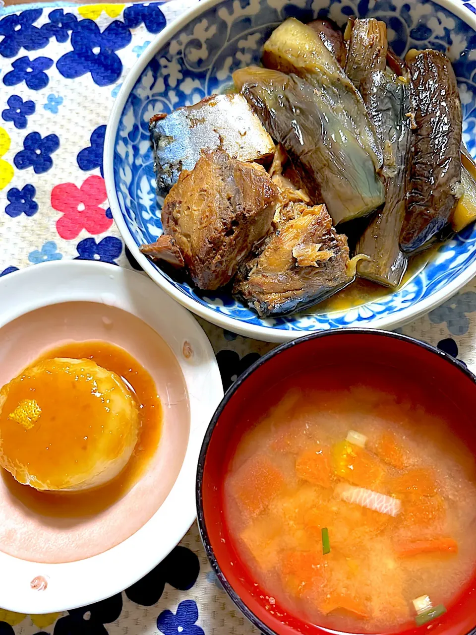 鯖缶と茄子🍆の炒め煮　ふろふき大根　味噌汁|4jinoanataさん