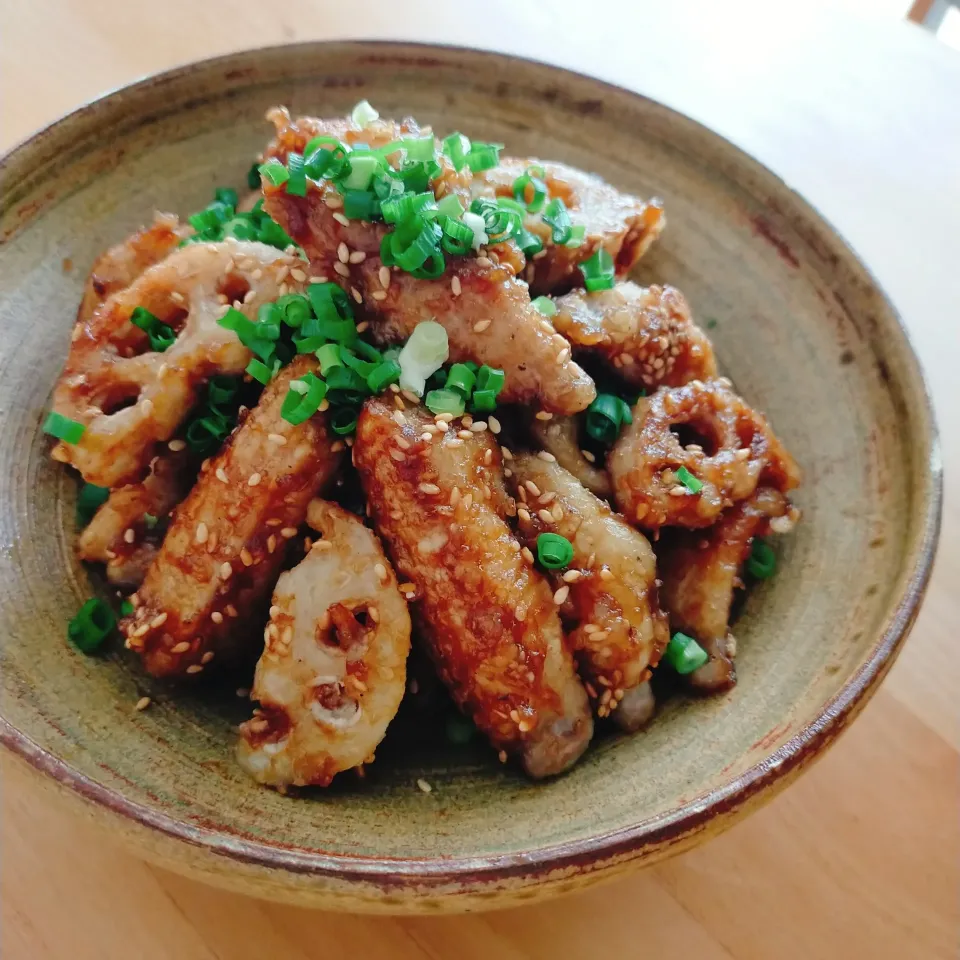 鶏手羽中とれんこんの甘辛焼き|さらささん