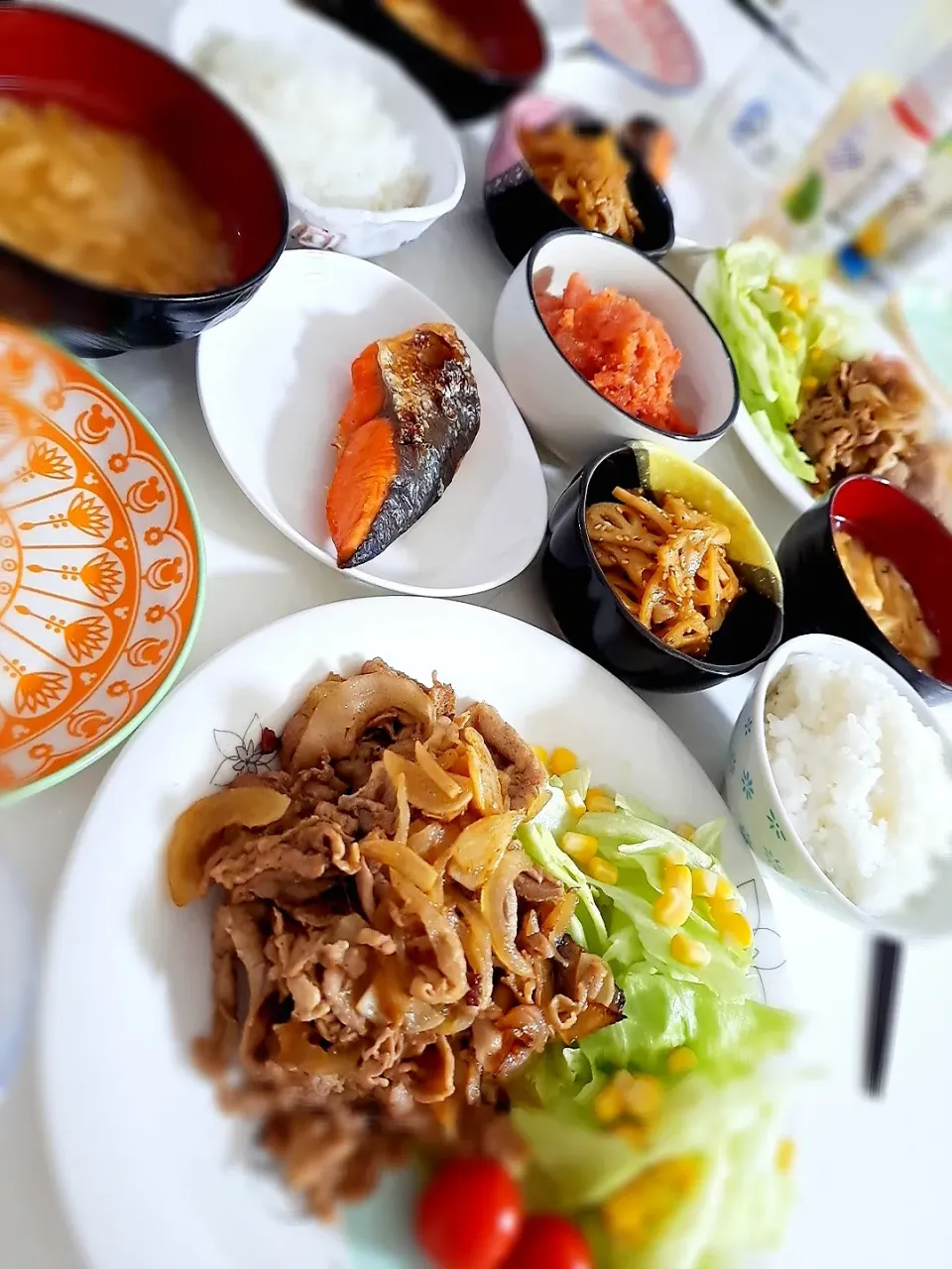 Snapdishの料理写真:夕食
豚肉と玉ねぎの塩炒め&サラダ🥗
焼き鮭
れんこんきんぴら
明太子
おみそ汁(大根、油揚げ)|プリン☆さん