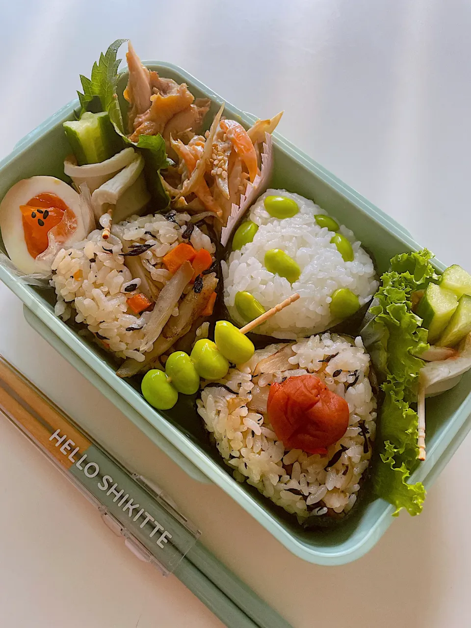 おはようございます。今日の中学生娘お弁当🍙炊き込みご飯のおにぎりお弁当😋|JAMさん