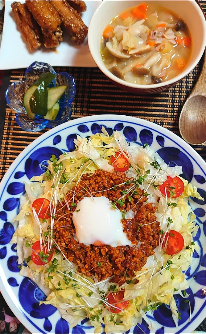 🍴夕ご飯🍴
タラコライス
キャベツとキノコのコンソメスープ
手羽中甘辛揚げ
キュウリ漬け|ポチさん