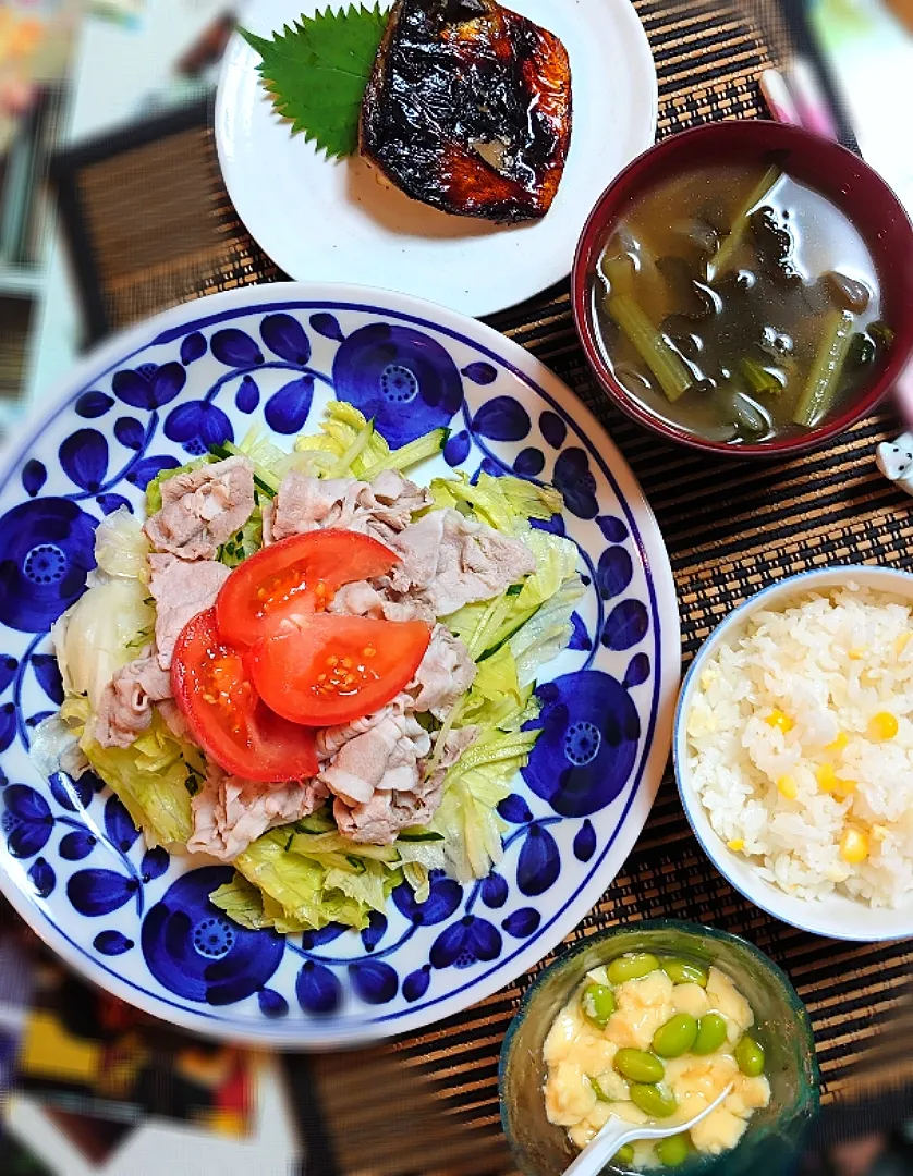 🍴夕ご飯🍴
豚しゃぶサラダ
トウモロコシご飯
小松菜お味噌汁
枝豆と卵豆腐
サバ塩麹漬け|ポチさん