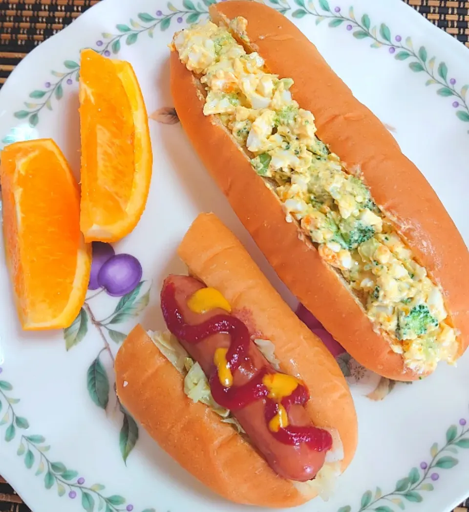 ☀️朝ご飯☀️
ブロッコリーと卵サンド
ホットドック
オレンジ|ポチさん