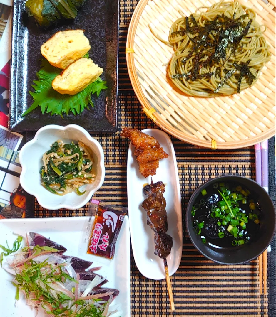 🍴夕ご飯🍴
茶そば
だし巻き卵、野沢菜漬け
レバー串
カツオタタキ
ほうれん草ともやしナムル|ポチさん