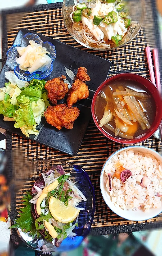 🍴夕ご飯🍴
鶏唐揚
ササミのせそうめん
カツオタタキ
タコ飯
大根とキノコ味噌汁|ポチさん