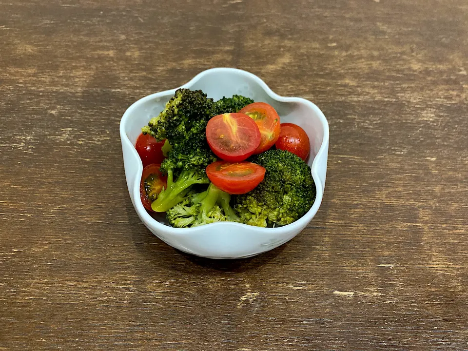 ブロッコリーとミニトマトのサラダ|みよさん