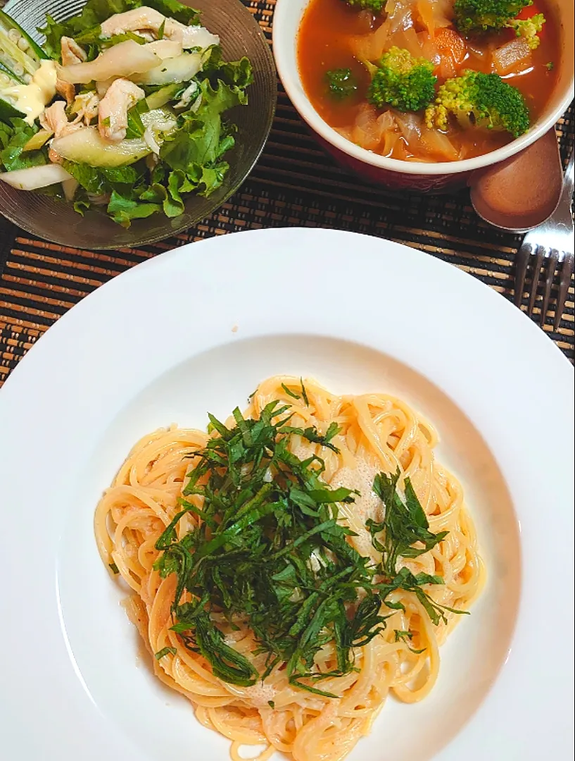 🍴夕ご飯🍴
明太子パスタ
ミネストローネスープ
セロリとイカの燻製サラダ|ポチさん