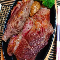 🍴夕ご飯🍴
アメリカンビーフステーキ400g
味噌汁
サラダ