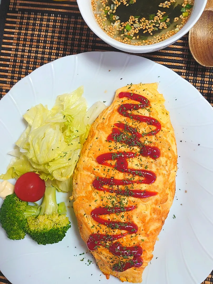 ☀️朝ご飯☀️
卵ご飯でオムライス
わかめスープ|ポチさん