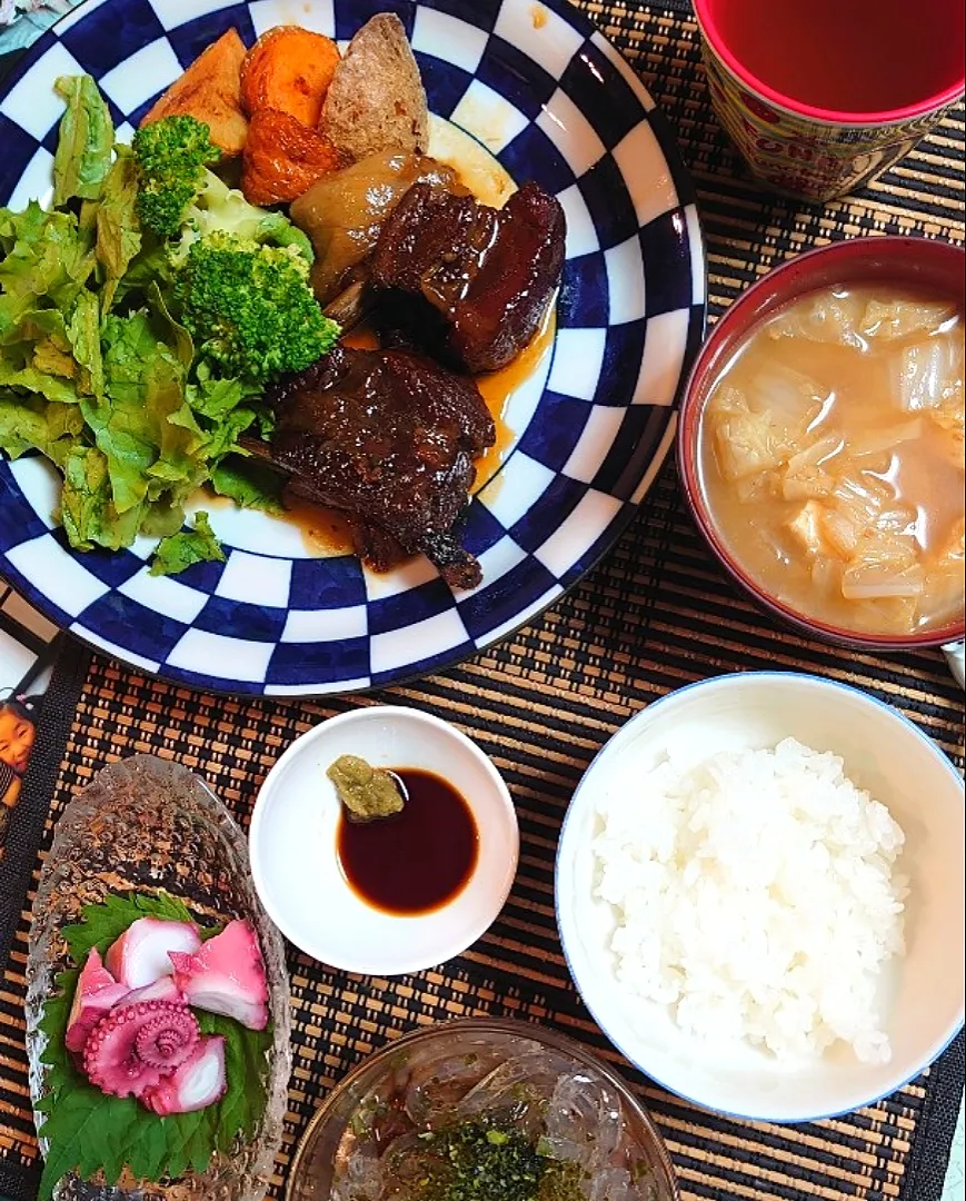 🍴夕ご飯🍴
スペアリブ煮込み焼き
味噌汁
タコの刺し身
ところてん|ポチさん