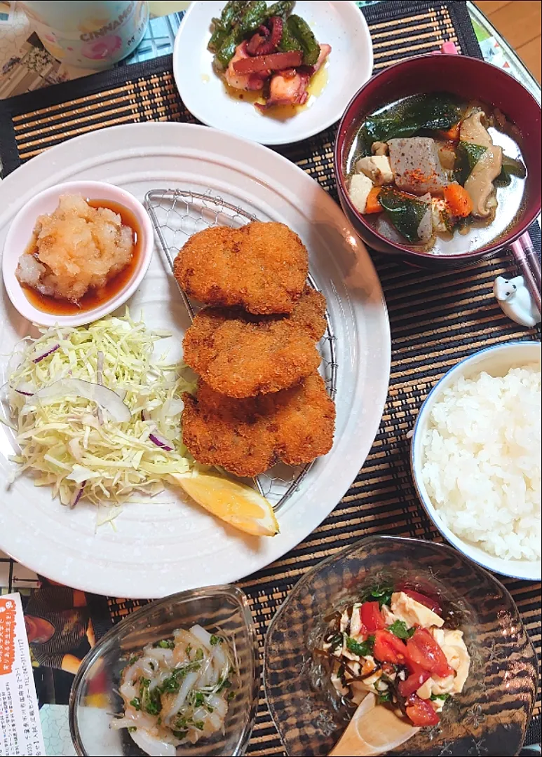 🍴夕ご飯🍴
ヒレカツ
ピーマンとタコ炒め
豆腐とトマトあえ
イカ明太
豚汁わかめ入り|ポチさん