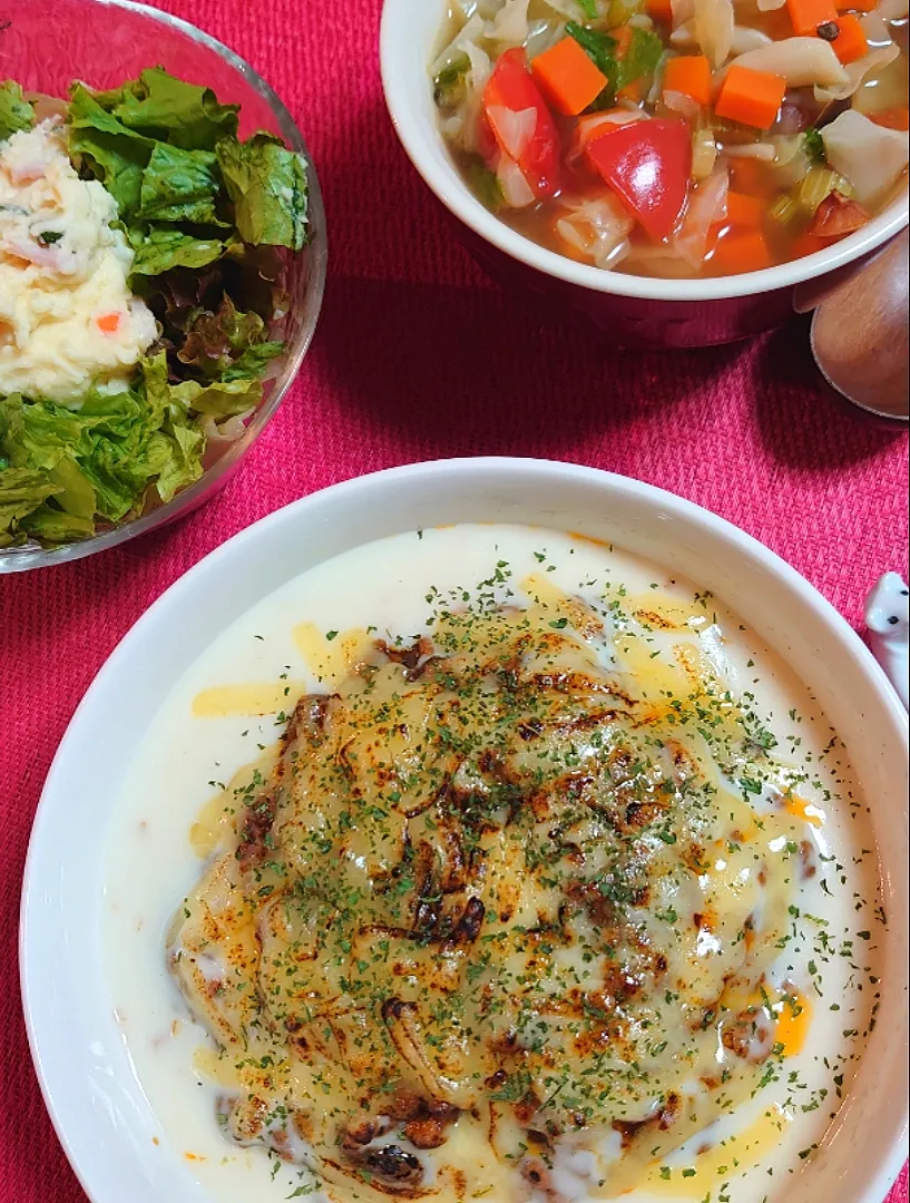 Snapdishの料理写真:🍴夕ご飯🍴
カレードリア
野菜コンソメスープ
ポテトサラダ|ポチさん