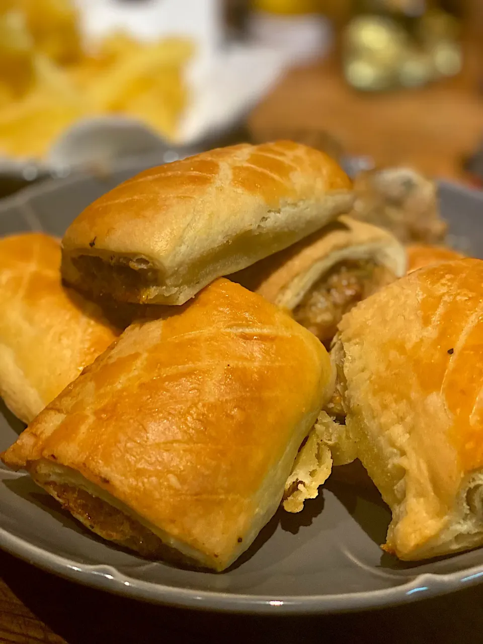 Dinner ! Dinner ! 
After watching the Great British Bake off last night had to make lol 😂 
Sage & Onion Pork Sausage Rolls with fresh made Chips 
#sausagerolls|Emanuel Hayashiさん