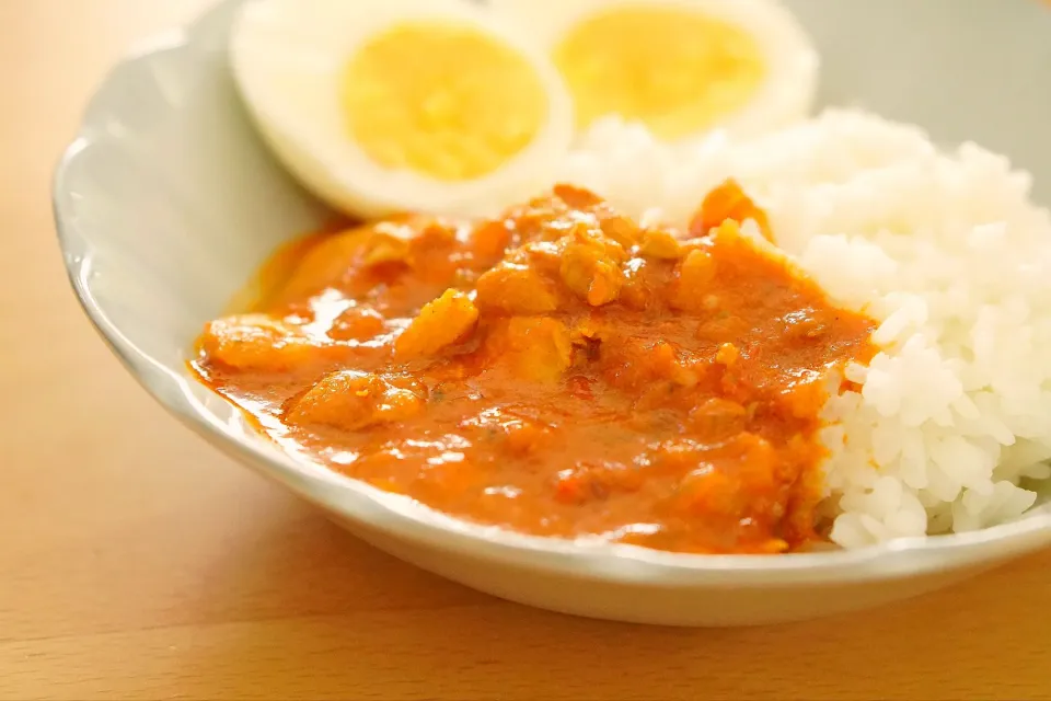 設楽咖喱のカレースパイスを使ってトマトカレー。
辛めの大人味。|macaさん