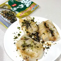 Snapdishの料理写真:焼いたお餅 〜醤油と海苔ふりかけを添えて〜|ノブ0229さん