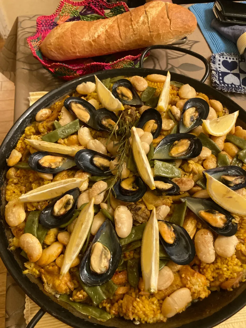 パエリア#paella Valenciana con mejillones|makotolimaさん