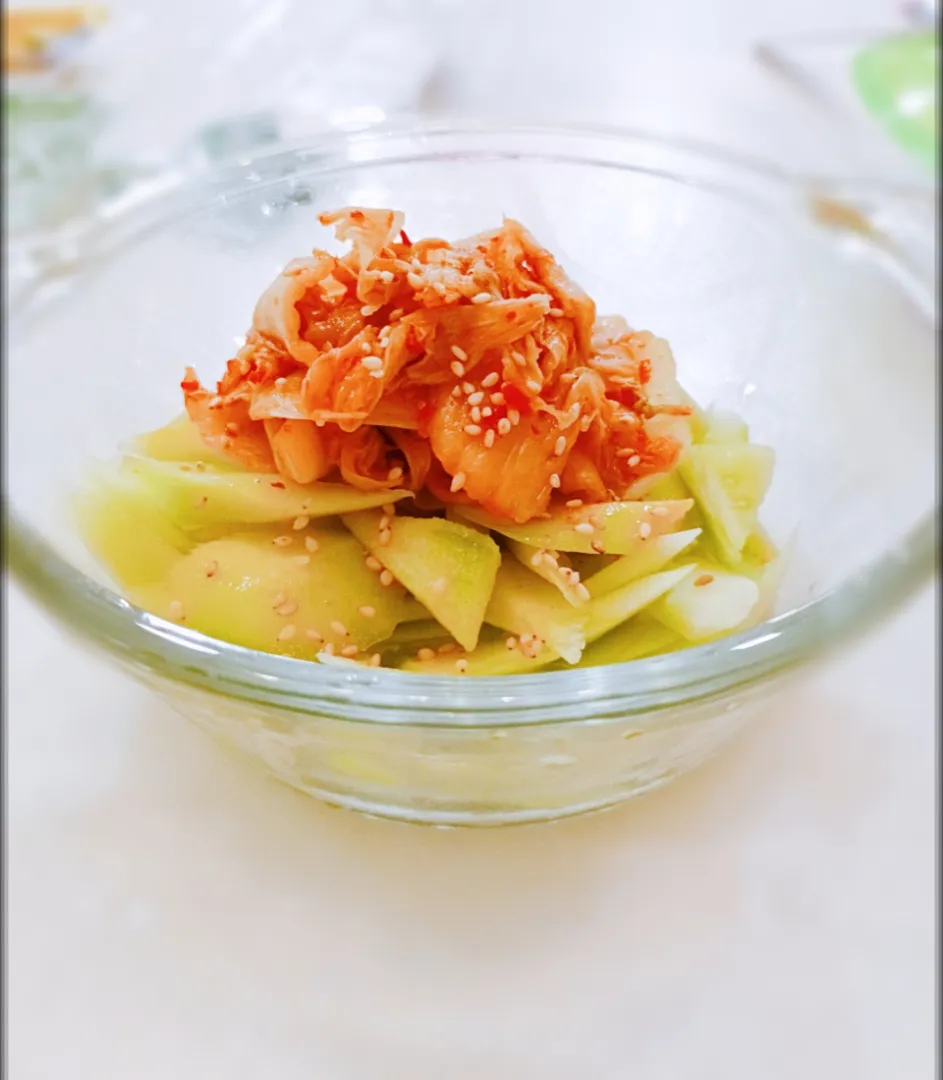 Kimchi Cucumber salad

Sauce : Sesame oil + Kimchi sauce|2721_blissさん