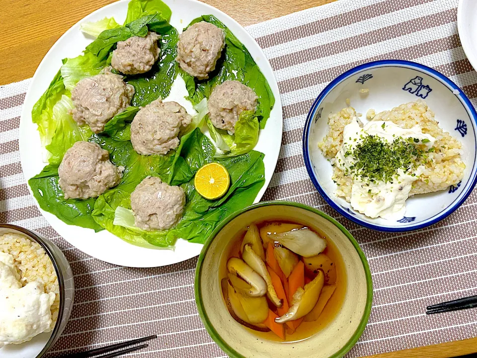 さくらポークでサラダ菜の焼売🐖、自然薯でとろろご飯🍚、ごぼうと椎茸にんじんのおすまし🥕|1614さん