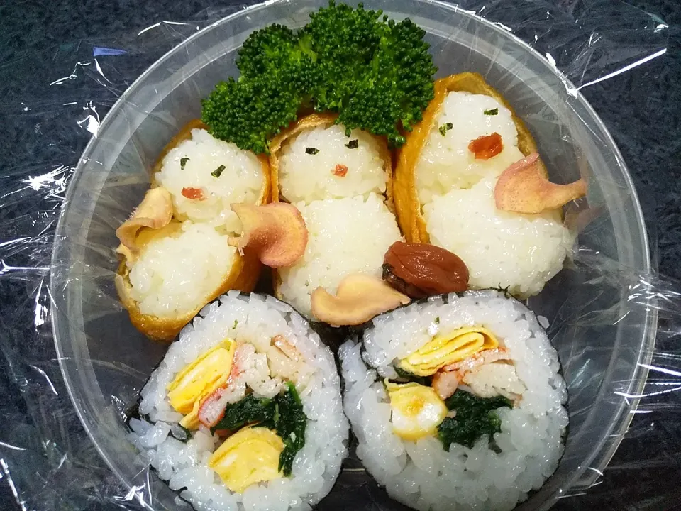 Snapdishの料理写真:雪だるまちゃんの稲荷寿司|由紀子さん