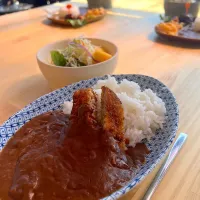 Snapdishの料理写真:ウッドデッキでカレー|okei sanshimaino mamaさん