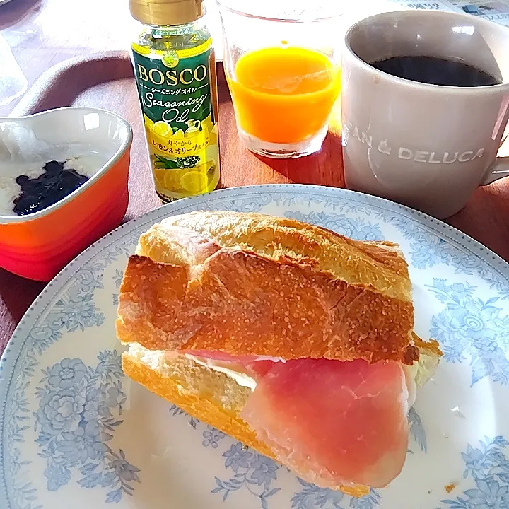 Snapdishの料理写真:BOSCOシーズニングオイル🍋で日曜日の朝食☕️🥖🌄|ふふさん