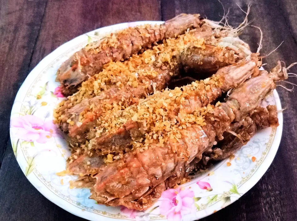 กั้งแก้วทอดกระเทียม
Fried crayfish with garlic|🌿Veerapan Mu🌿さん