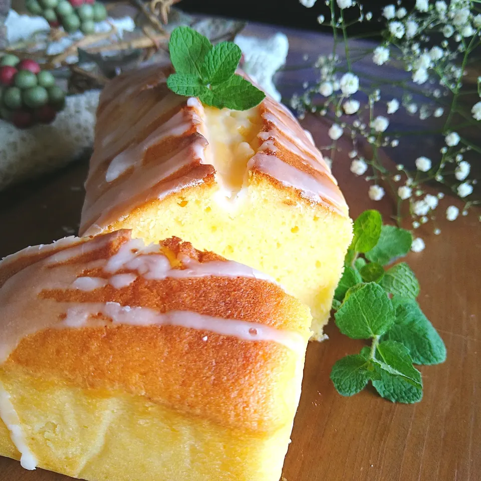 Snapdishの料理写真:レモンとクリチのパウンドケーキ|とまと🍅さん