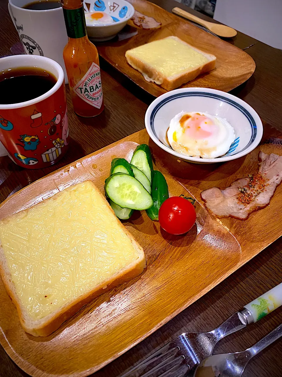 焼きベーコン　半熟卵　チーズトースト　コーヒー|ch＊K*∀o(^^*)♪さん