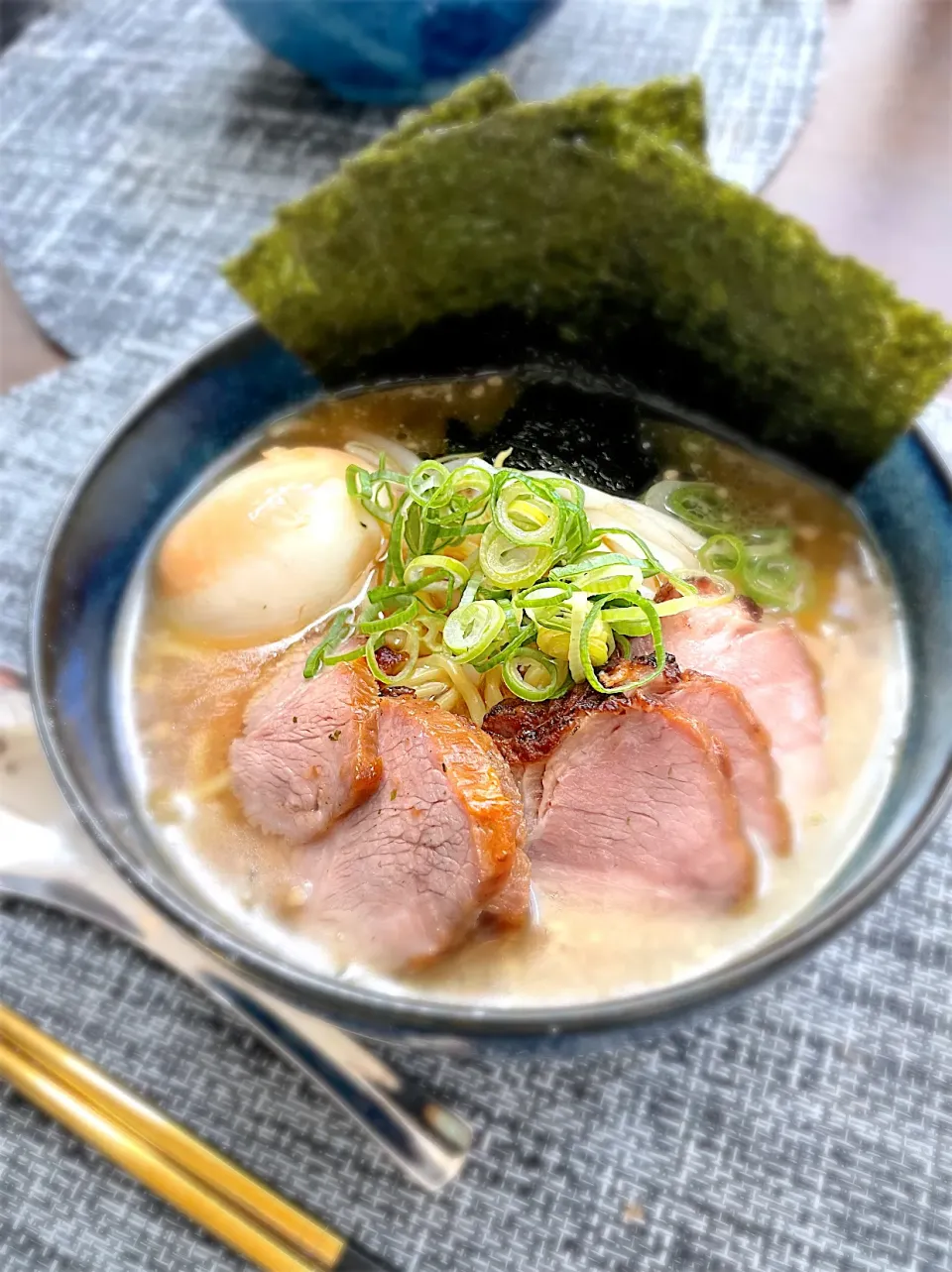 塩糀パウダーで煮豚入ラーメン|まぁちゃんさん