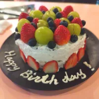 Snapdishの料理写真:誕生日ケーキ|Sasaky Cookingさん