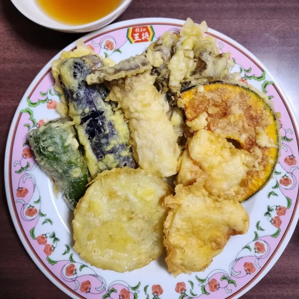 Snapdishの料理写真:天ぷらの盛り合わせ|ひろにぃさん