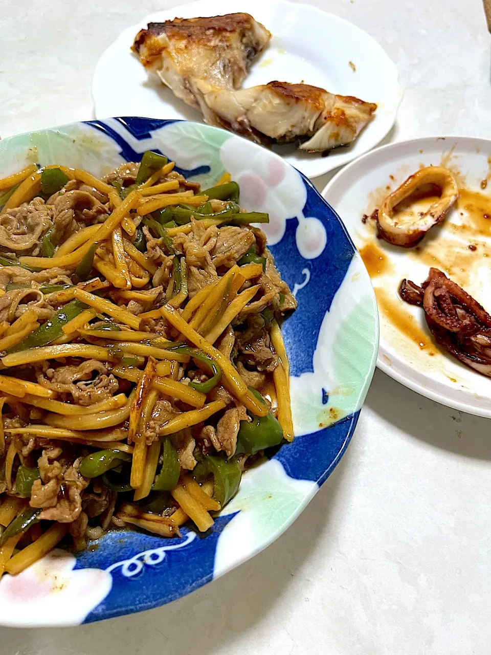 青椒肉絲とブリカマ、出した途端に食べられたイカ焼き🦑|ささるみさん