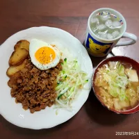 2023年9月24日の晩ご飯
ロコモコ風ライス
豚肉と厚揚げのスープ
焼酎水割り|ソラ♂のご飯さん