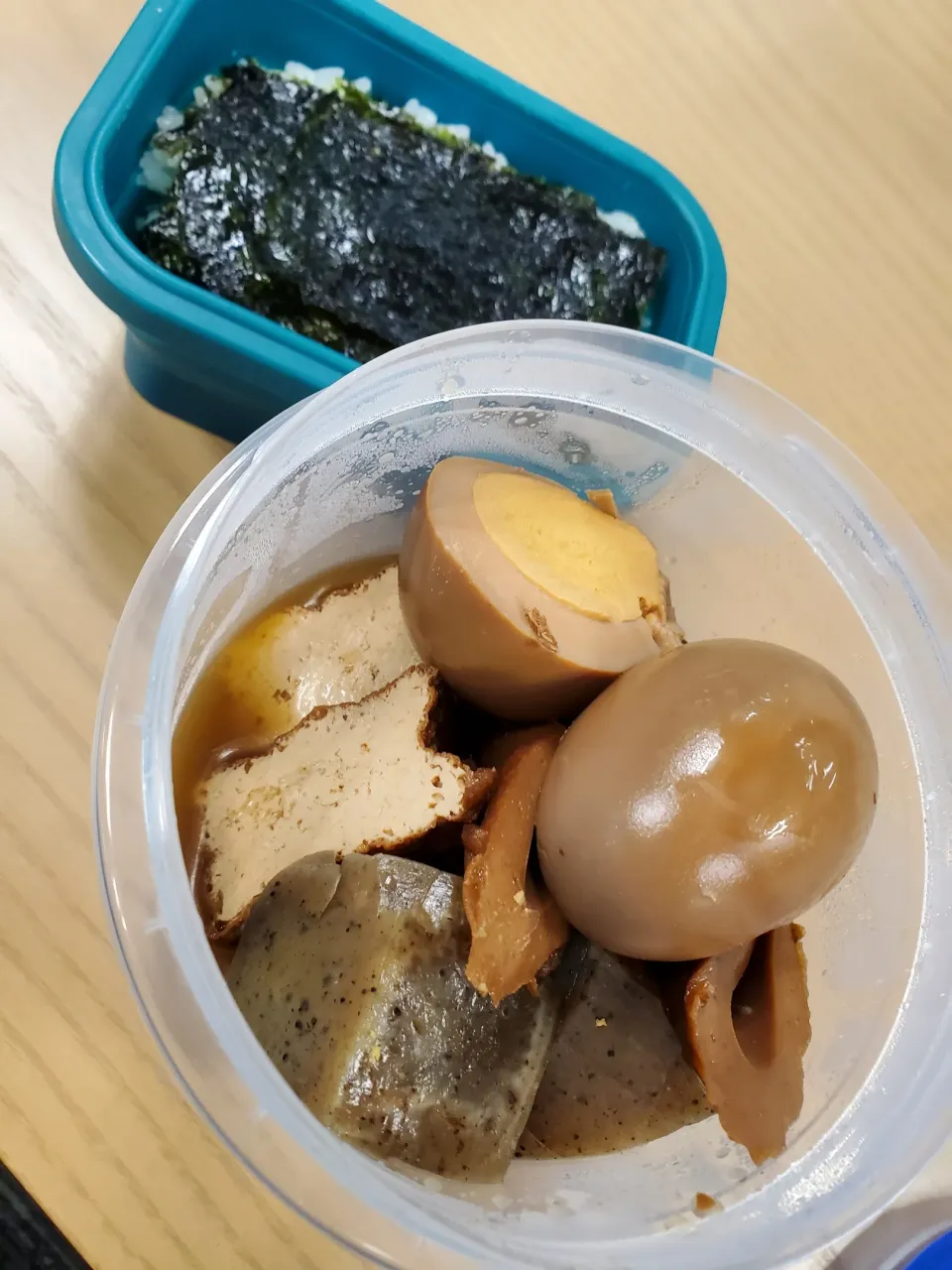 Snapdishの料理写真:本日のお弁当は、染み染みおでん弁当|motohiroさん