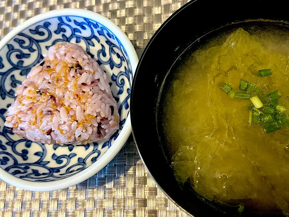 味噌おにぎりとおぼろ昆布のお味噌汁|きんちゃんさん