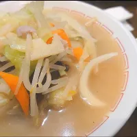 【1953年創業】 
中華そば 光来 
タンメン (ご奉仕品、700円) 
＋砂肝塩水煮 (300円)
＋卓上のかっぱ漬け/沢庵 (無料) 
＠新宿西口4分
(JR新宿駅から徒歩8分)
23277 (291,189)