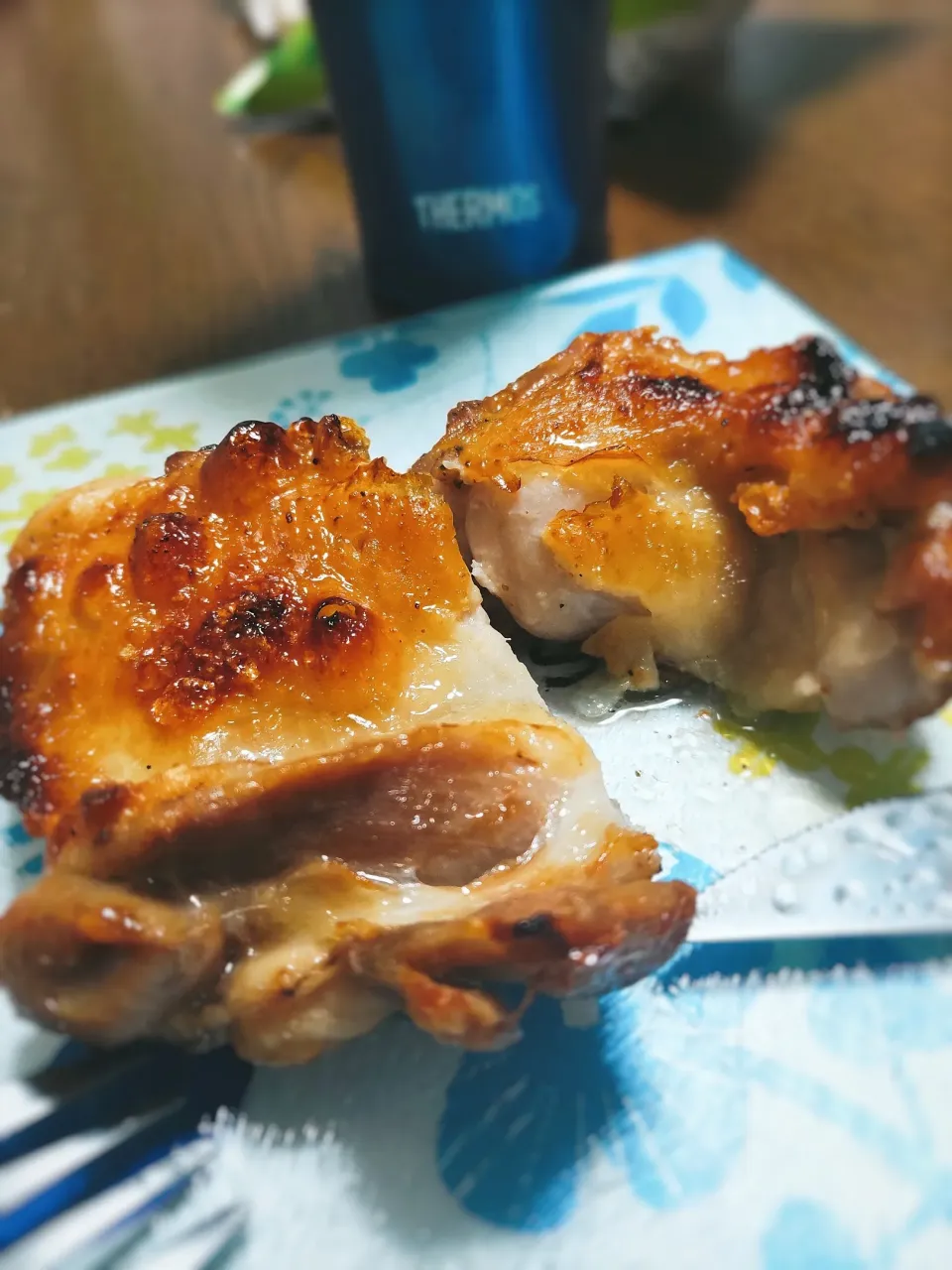 グリルチキン🐔
プラス糀 塩糀パウダーでふっくら🍖ジューシー。
万能調味料の生塩糀を、さらに使いやすくしたパウダータイプ。
これは手放せん😁|じゃじゃまるさん