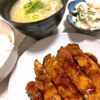 Snapdishの料理写真:鶏の照り焼き、ポテトサラダ、お味噌汁🌿|momoさん