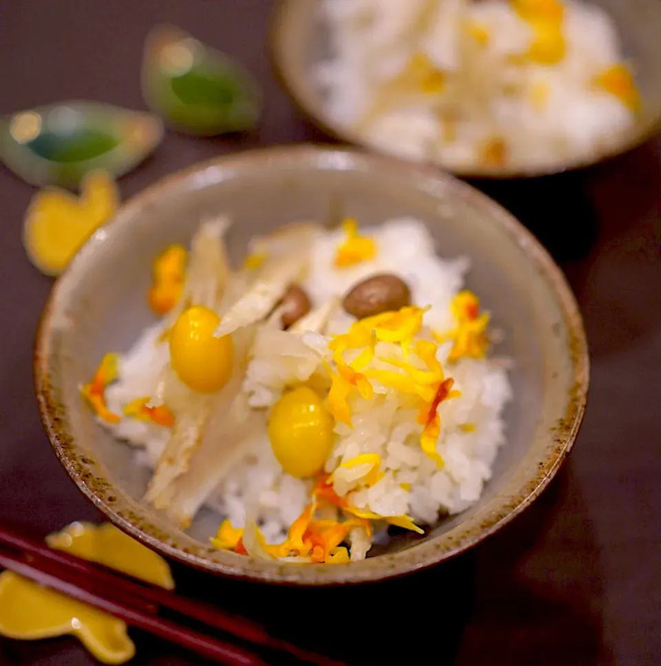 秋の炊き込みご飯　むかご、ごぼう、銀杏、菊|Junさん