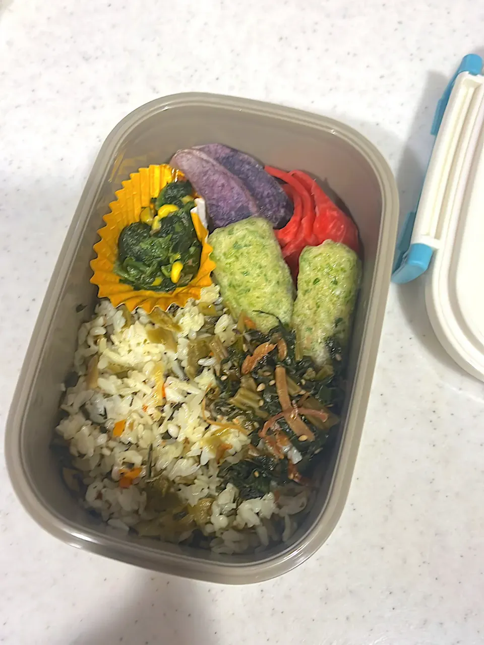 Snapdishの料理写真:高菜ピラフ弁当|マキマキさん