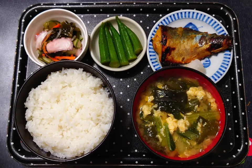 今日の朝ごはん（ごはんは新米・富山県産にこまる、さばの西京漬、おくら漬、タコの酢の物、江戸菜と玉子のみそ汁）|Mars＠釜飯作り研究中さん