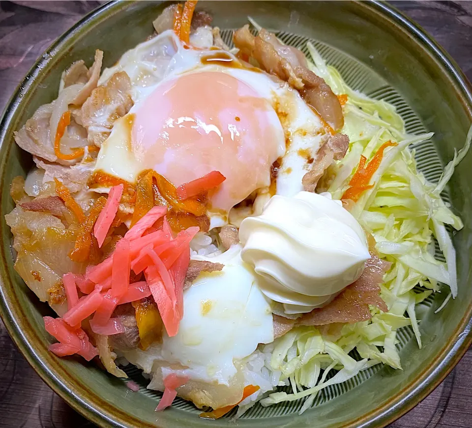 豚の生姜焼き丼|すくらんぶるえっぐさん