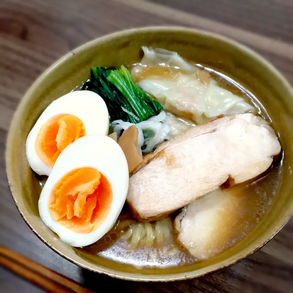 自家製鶏チャーシューと海老ワンタン麺|ゆりちさん